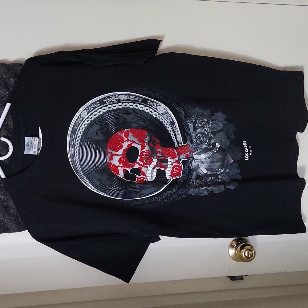 Skull & Roses Black Los Cabos Tattoo Style Crewneck T-Shirt